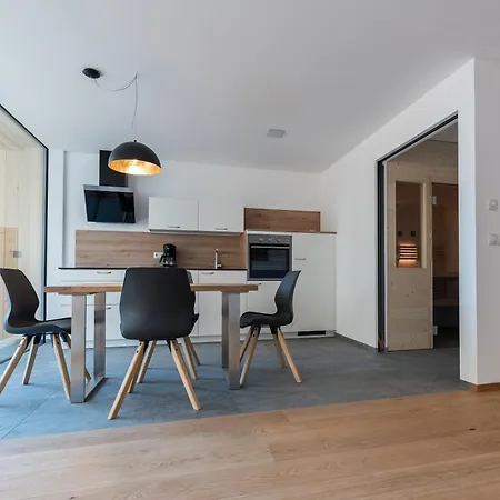 Mesnerhof Mit Dolomitenblick Und Kostenlosem Parken In Der Tiefgarage Apartment *